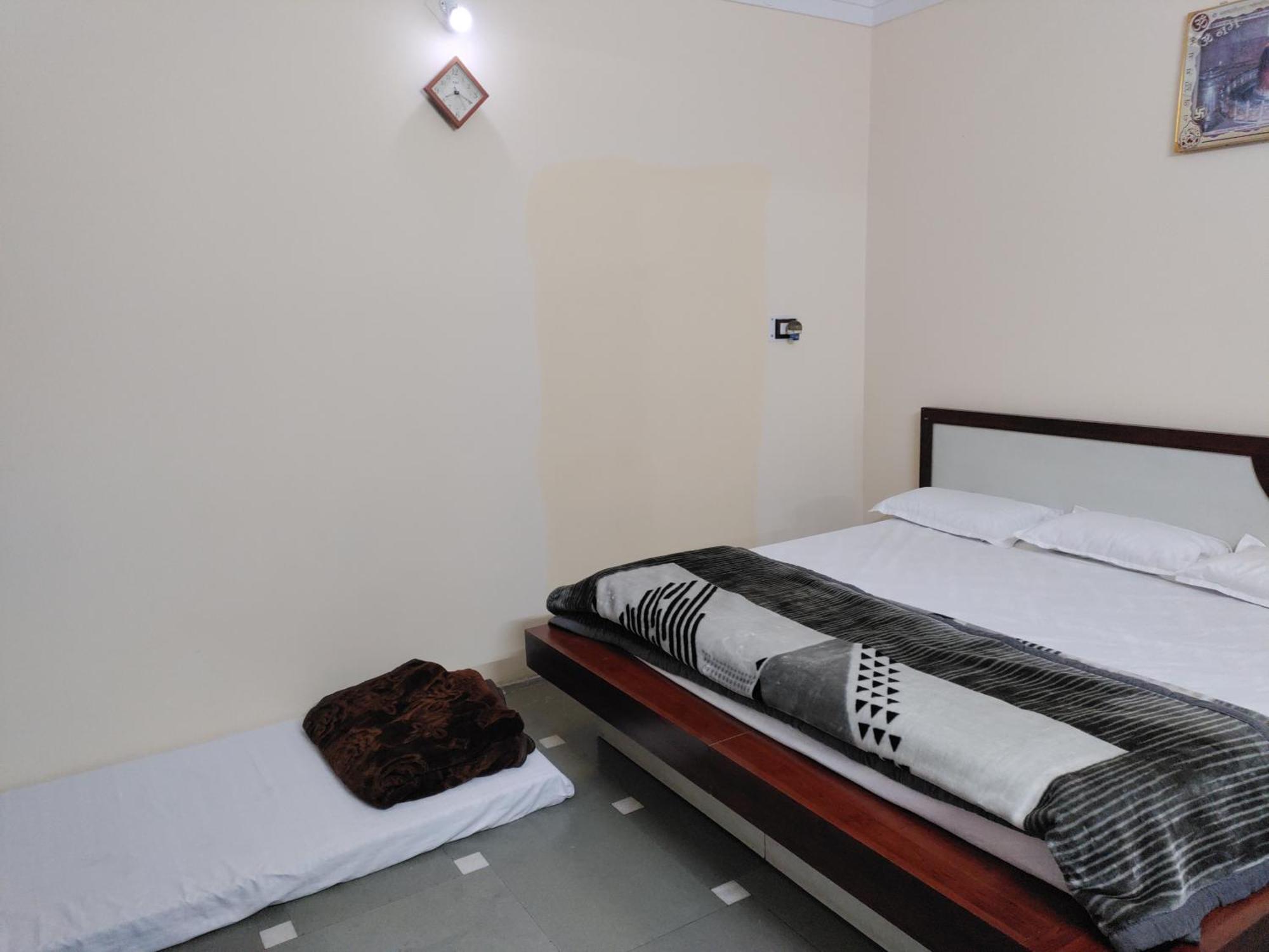 Ramashray Guest House ウッジャイン エクステリア 写真